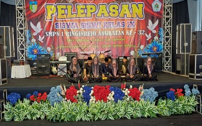 Pelepasan Siswa Kelas IX SMP Negeri 1 Ringinrejo: Sederhana, Bermakna, dan Berbudaya