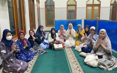 Tingkatkan Keimanan dan Kebersamaan, Guru SMP Negeri 1 Ringinrejo Ikuti Salat Tarawih Bersama di Dinas Pendidikan Kabupaten Kediri